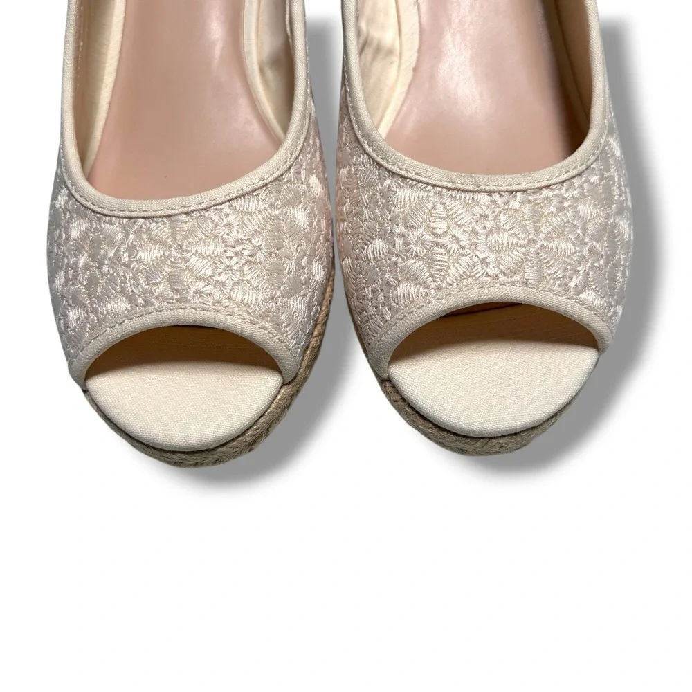 Bandolino Womens Nuri Cream Embroidered Peep Toe Espadrille Wedge Shoes Sz 9.5M